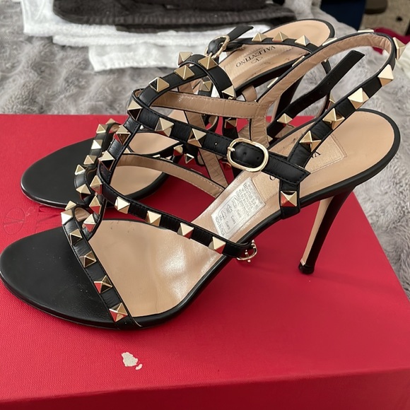 Open toe heel sandal with gold studs - Picture 3 of 8